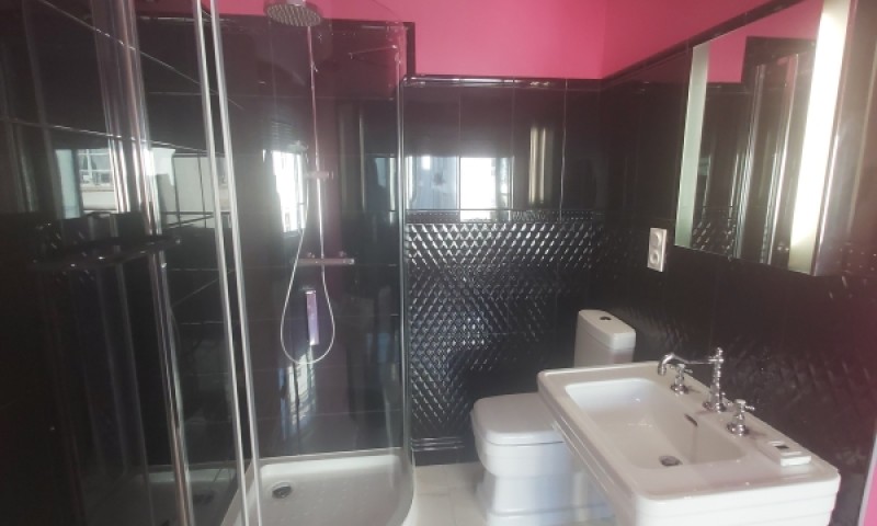 VILLA AVEC DEPENDANCE A LOUER A L'ANNEE